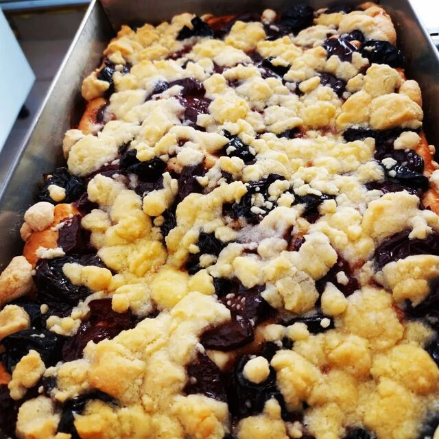 Pâte levée aux prunes et crumble 😋🙃