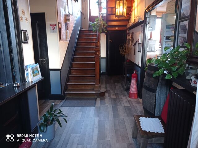 Escalier menant aux chambres.