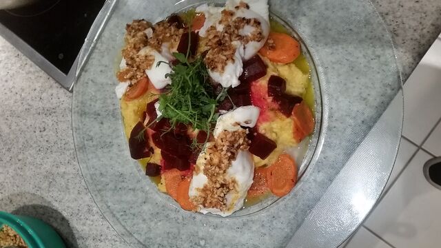 Bete & Rübchen mit Haselnusscrumble im Menü