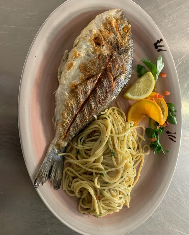 Dorade Royal
Mit Spaghetti Aglio e Olio e peperonchini 