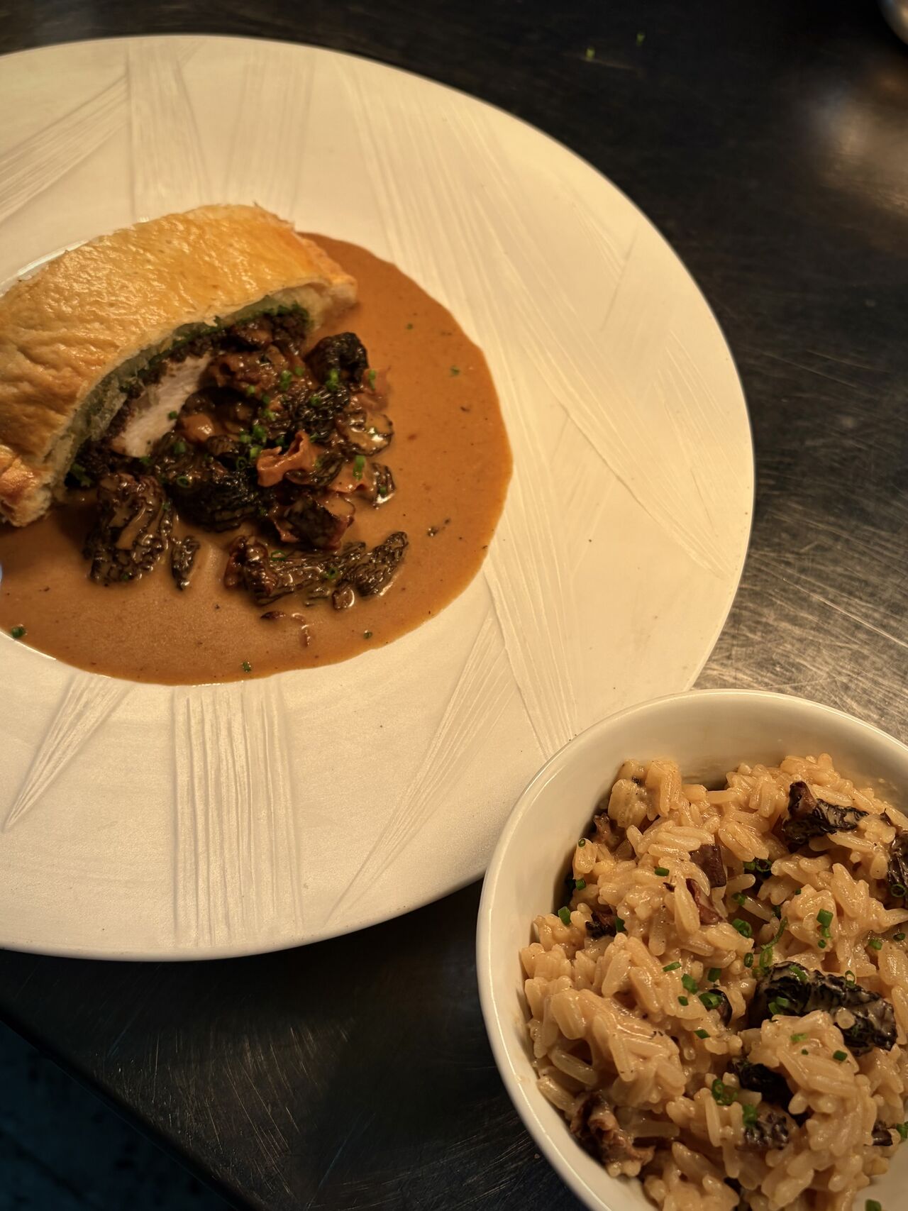 Wellington de poulet, sauce morilles
