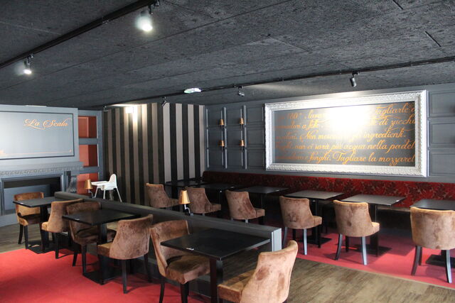 Au premier étage du restaurant. 