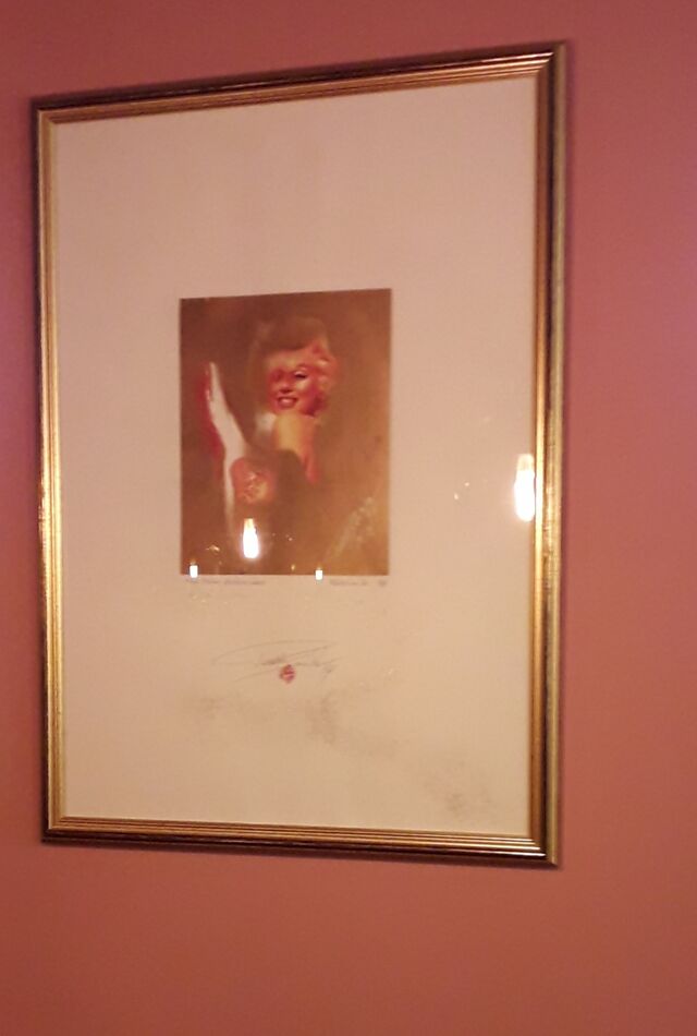 Unser Geschenk hat einen EHRENPLATZ... und alle Bilden hängen??