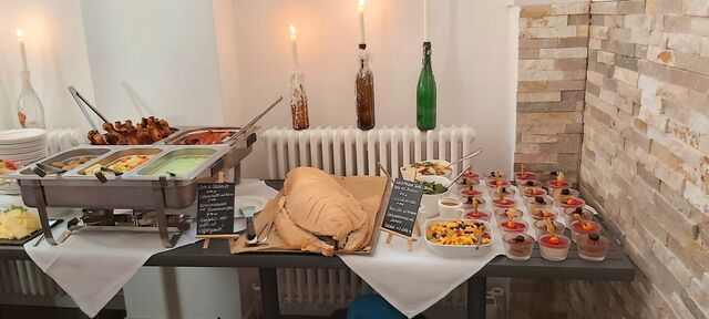 gerne bereiten wir für Ihre Feierlichkeit ein Buffet her.
