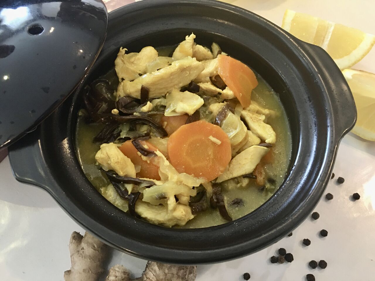 Poulet aux champignons noir