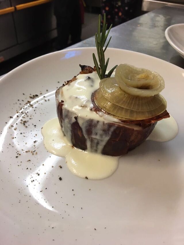 Cipolla ripiena di salsiccia