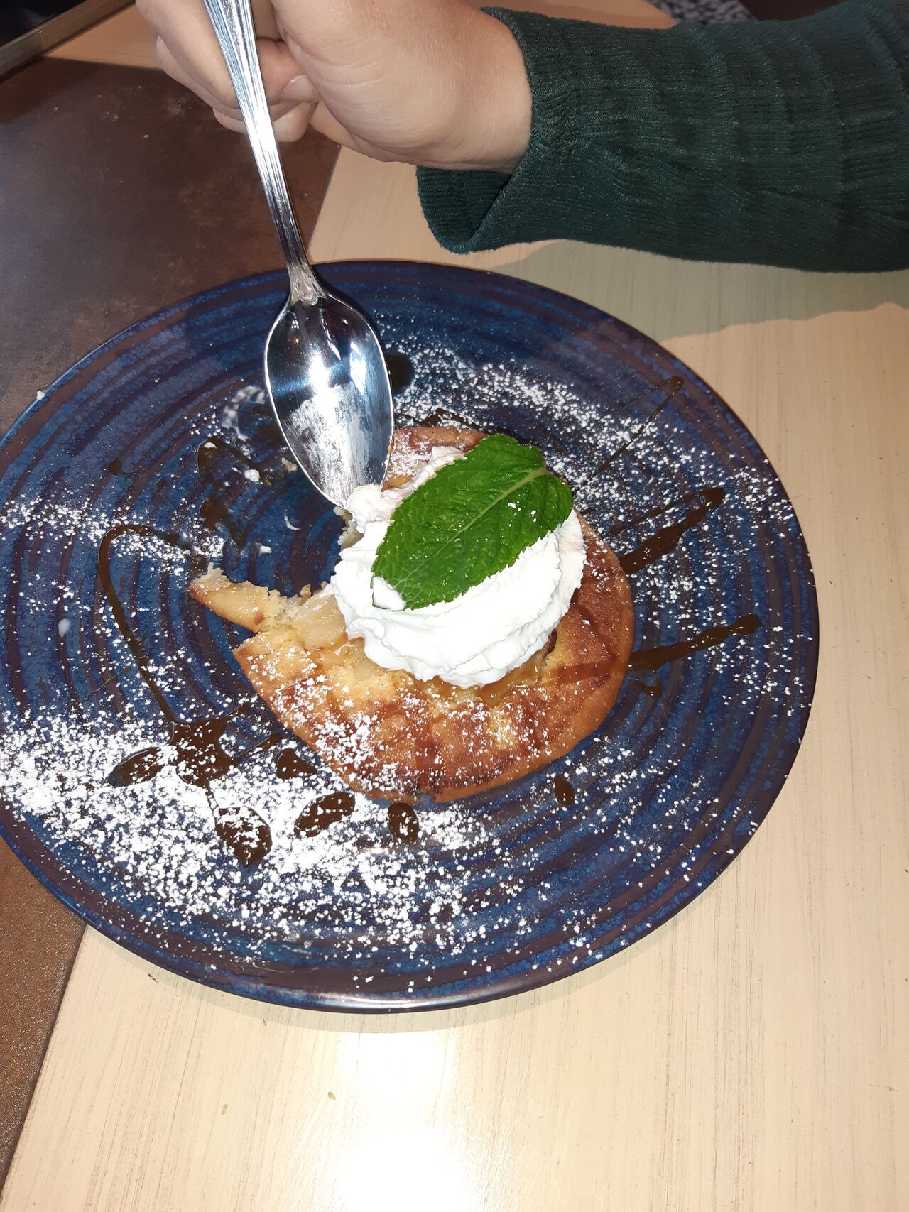 Tarte Fine Amandine aux Poires Chantilly et Caramel Beurre Salé