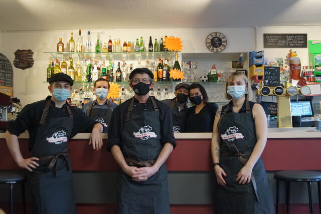 Et voici l'équipe qui a cuisiné et servi ce repas 