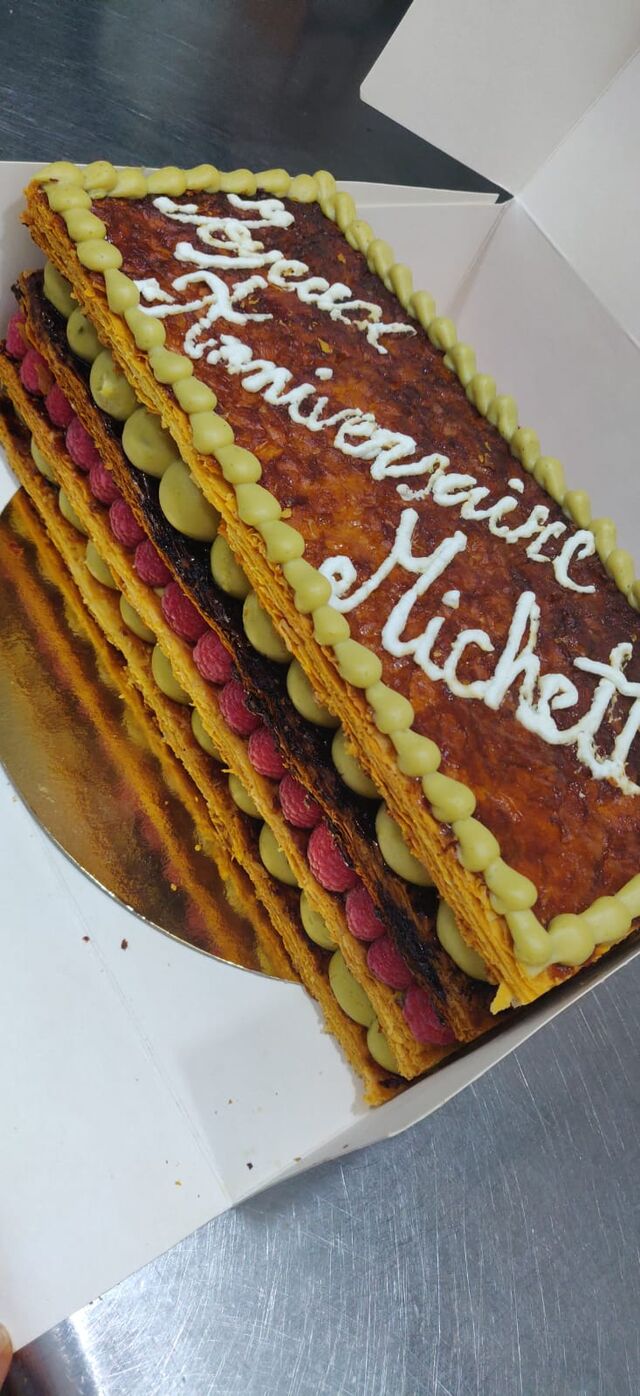 mil hojas de pistacho y frambuesas para 15 pax / 45€