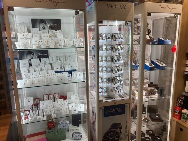 Nous proposons un large choix de montres et bijoux !