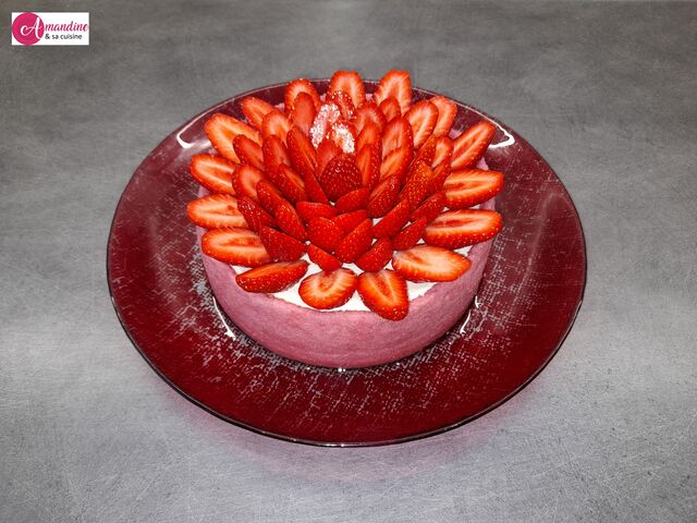 Charlotte légère aux fraises, fromage blanc et vanille de Tahiti (sans gluten)