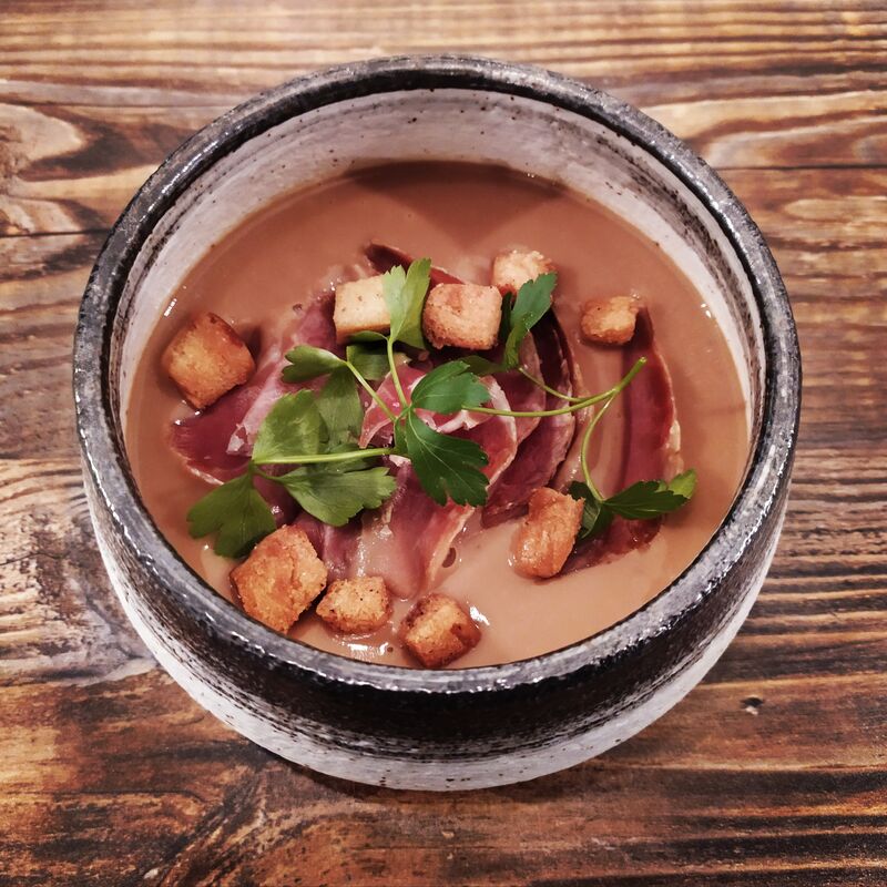 Velouté de châtaignes au café, chiffonnade de jambon Serrano