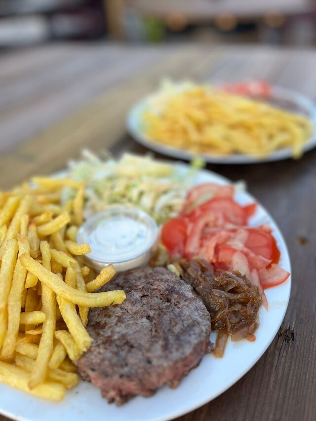 Assiette Améri'ka avec sauce blanche maison 