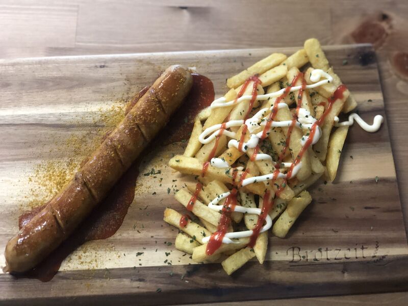  Amins
Currywurst Pommes
100% Halal 
