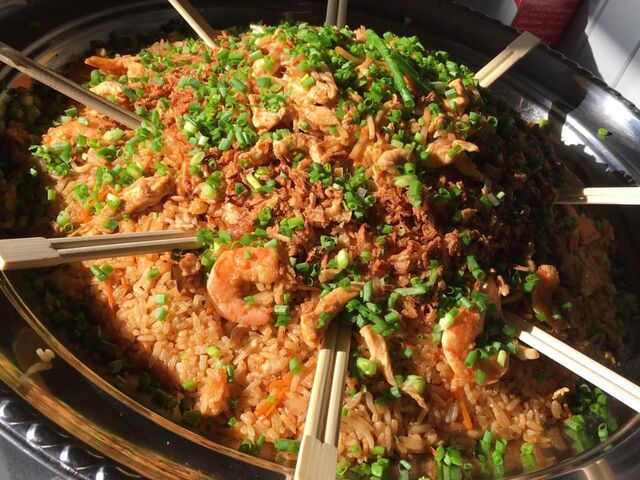 Grand Plats Thaï riz crevettes poulet - En évènement ou en commande de plat simple.