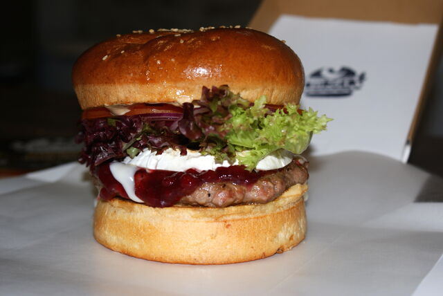 Camembert burger