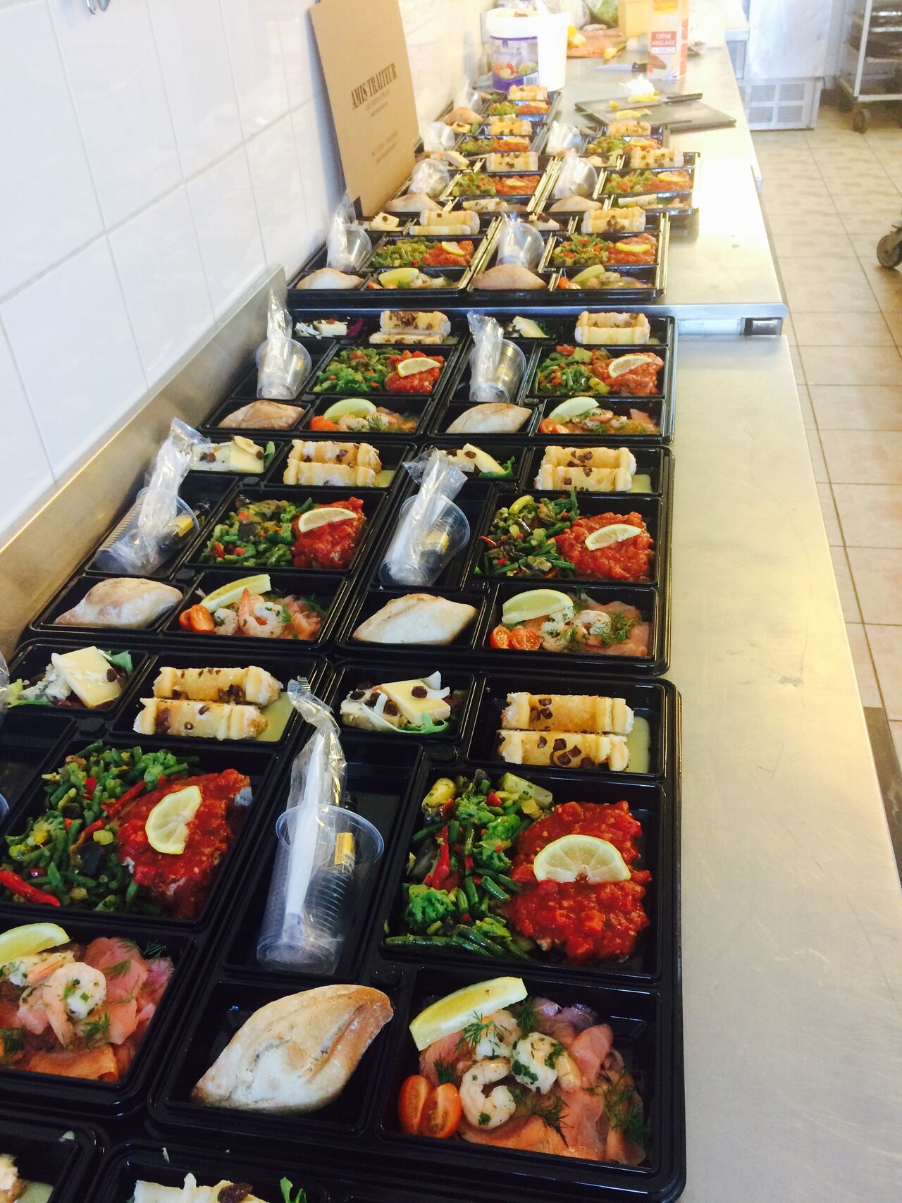 Préparés le jour même chaud ou froid, livré où vous le souhaitez. 