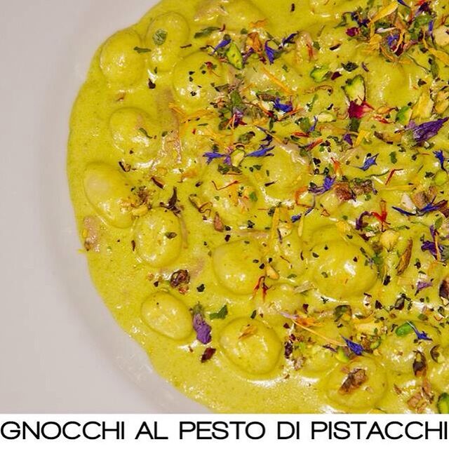 Gnocchi al pesto di pistacchi