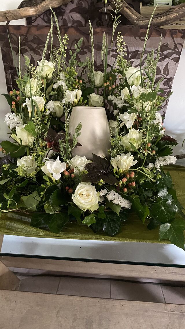 Ein von unserer Floristik gestalteter Urnenkranz 