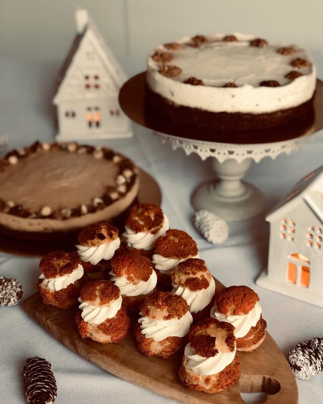 Ciasto marchewkowe, brownie z orzechami, ptysie