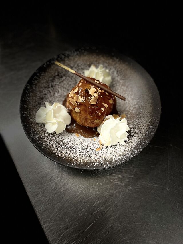 Pomme rôtie au caramel beurre salé 