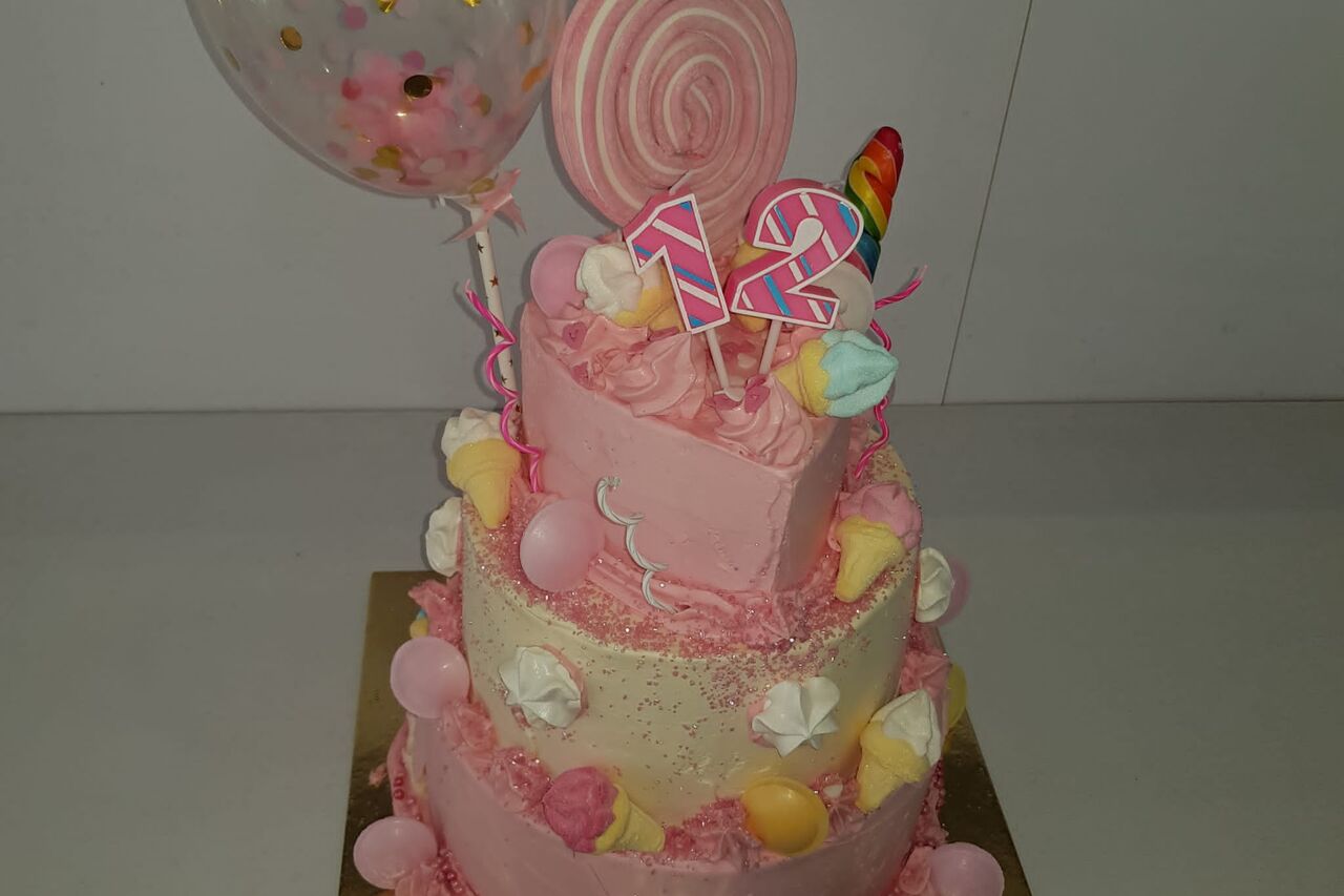 Genießen Sie himmlische Köstlichkeiten - Unsere selbstgemachten Torten!