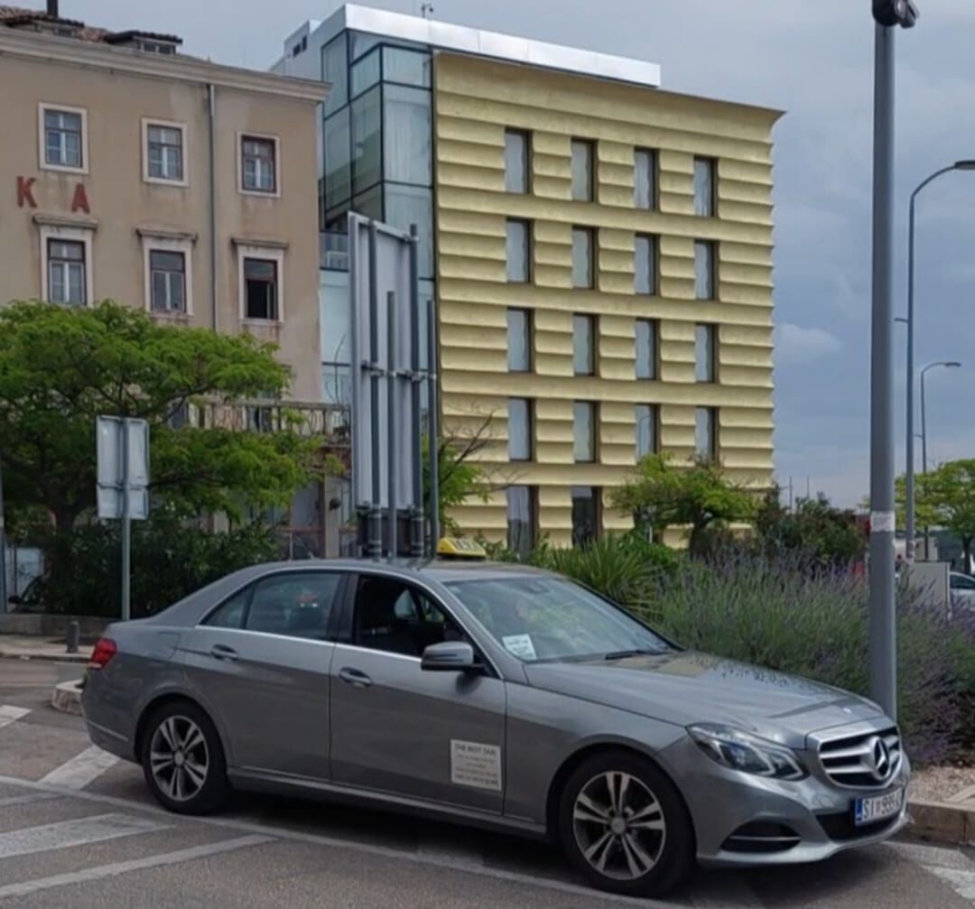 Luksuzni Mercedes E-klasa za taxi transfere u Šibeniku - The Best Taxi Šibenik