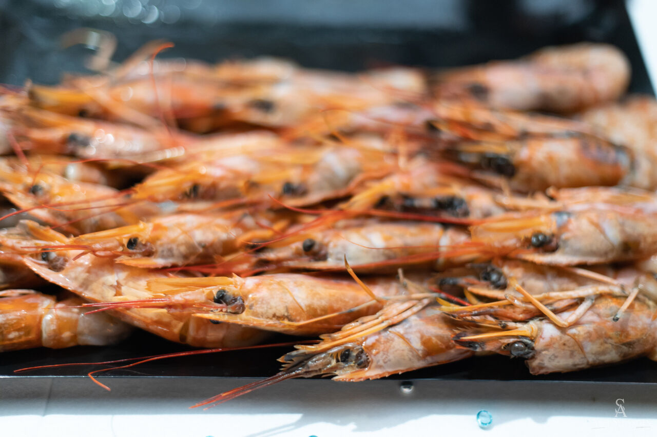 Atelier gambas rôties sur son lit de fondue de poireau aux agrumes de Menton.