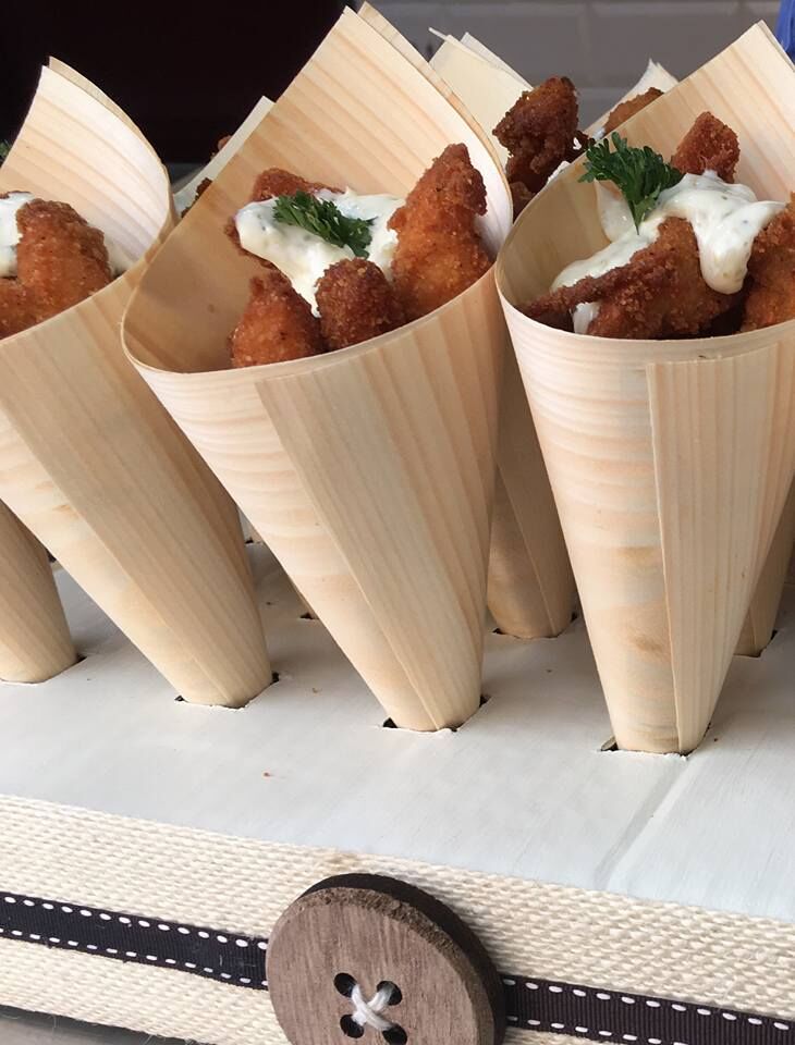 Cono de pollo crujiente con salsa tártara 