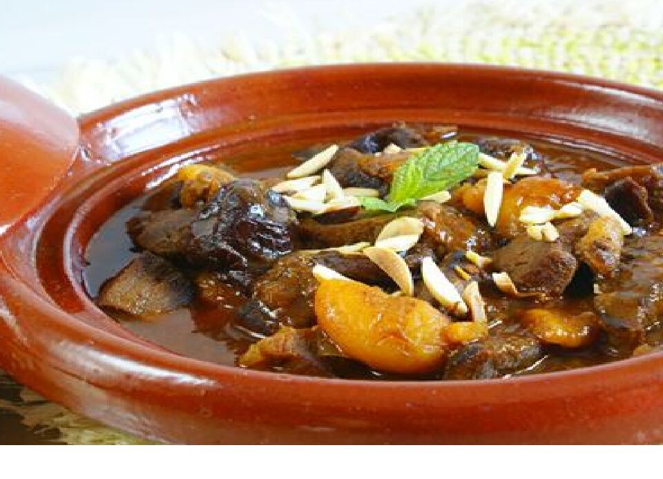 Tajine de veau 15,50 € la part
(Veau + légumes ou sauce oignon et raisin sec)