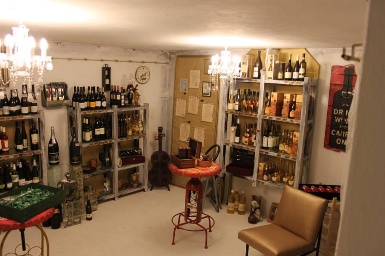 Ajándéküzlet és Borszaküzlet