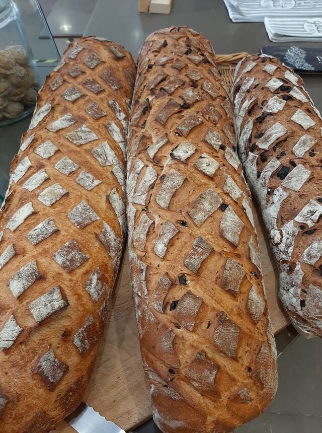 Les pains à la coupe,à la farine moulue à la meule de pierre. 