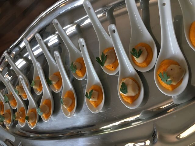 Cuillère de Pétoncle sur sa crème de carottes des sables