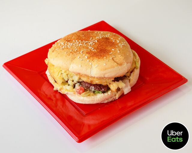 Notre Burger Savoyard
Salade, tomate fraîche, oignons, steak de 150gr, galette de pom' de terre, reblochon, raclette
100% Halal