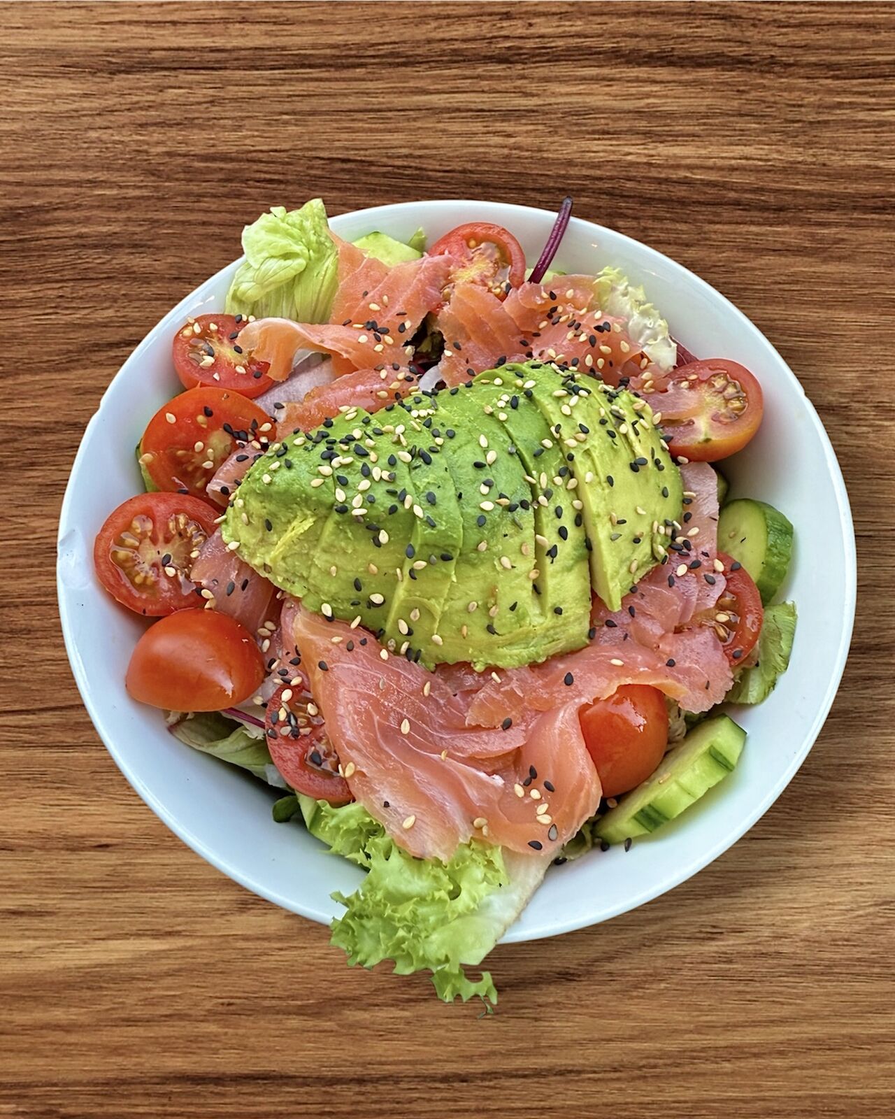 Ensalada de salmón y aguacate