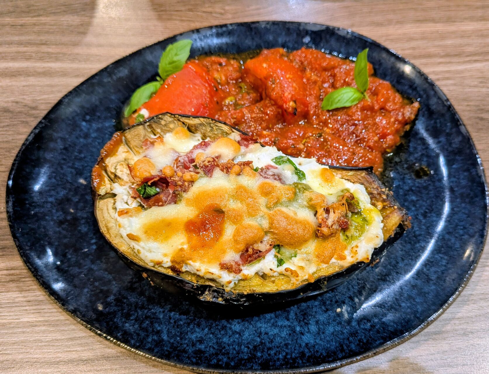 Le mercredi Aubergine au jambon cru 9.50€ à emporter