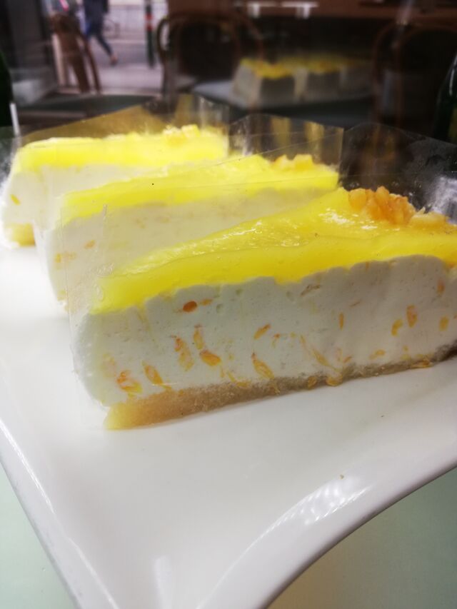 Topfenorange mit Orange Stückchen 