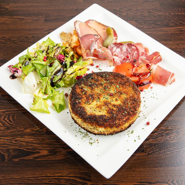 CAMEMBERT PANÉ ENTIER & SA CHARCUTERIE CORSE