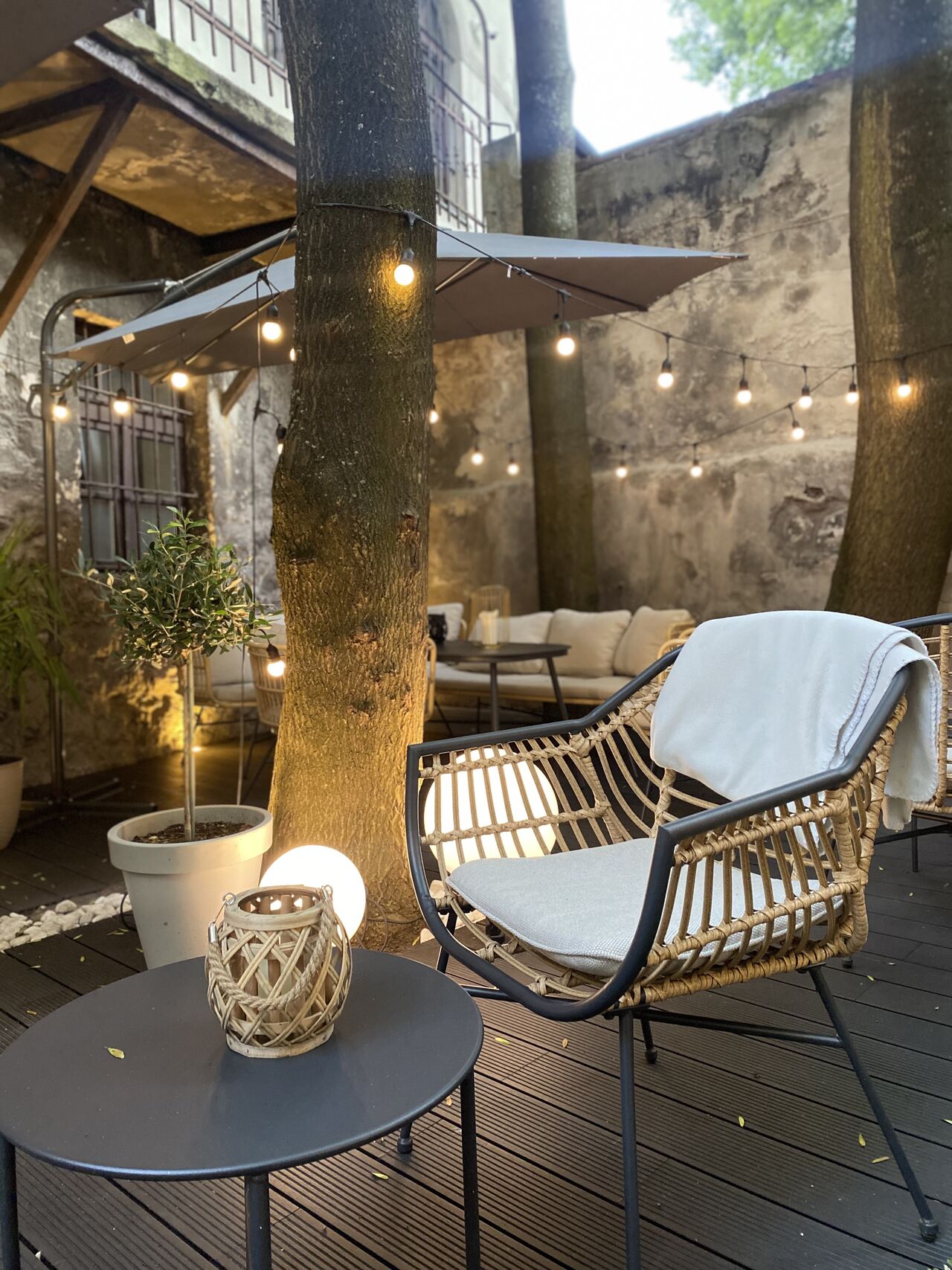 Ogródek letni w sercu Kazimierza- odkryj sekretne patio restauracji TA’AM