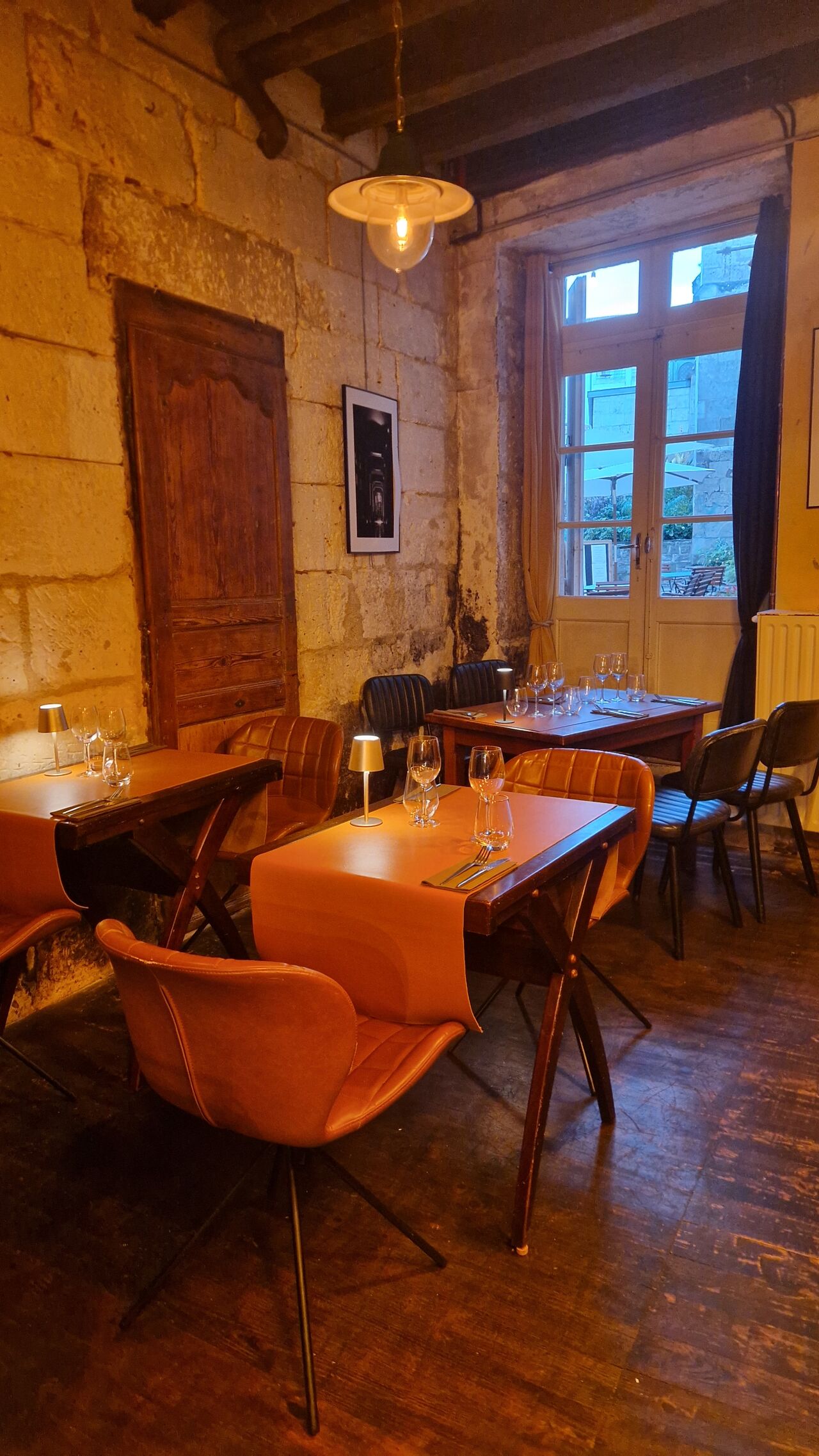 En face du Bar