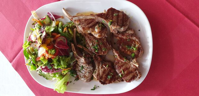 Lamm mit Salat 