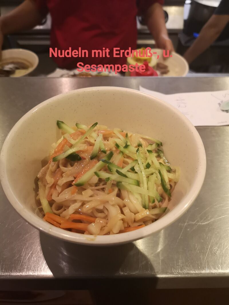 #5 Nudeln mit Erdnuß- Sesampaste