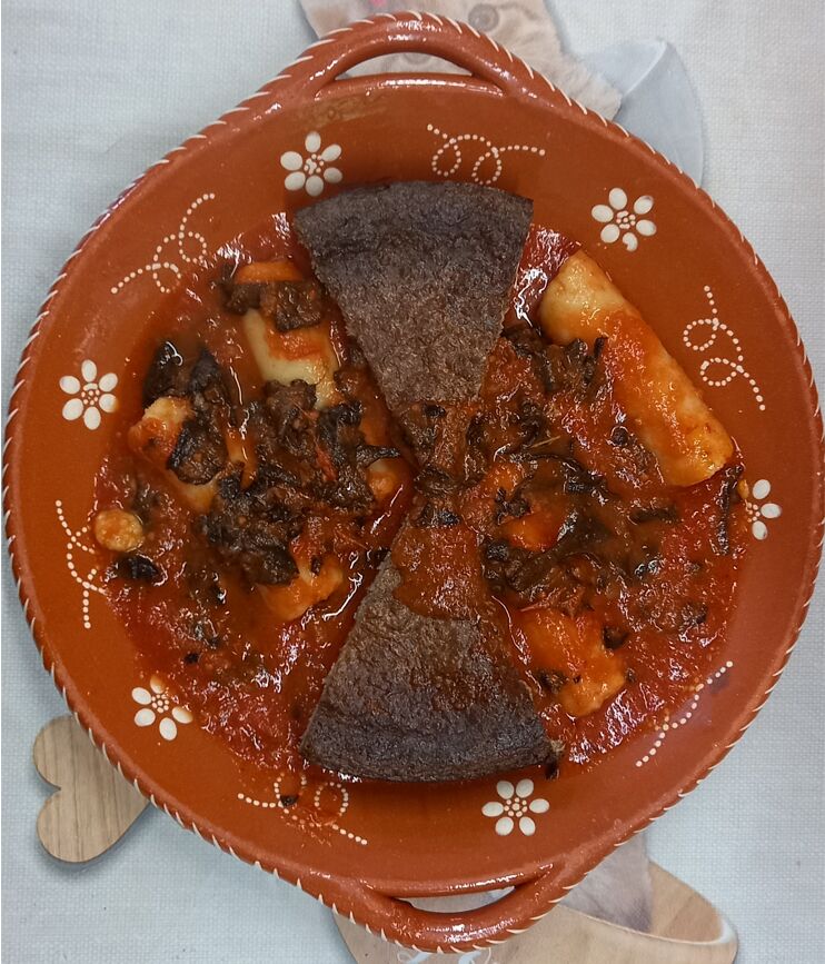 Gâteau de foie de volaille aux trompettes de la mort
et ses quenelles de semoule