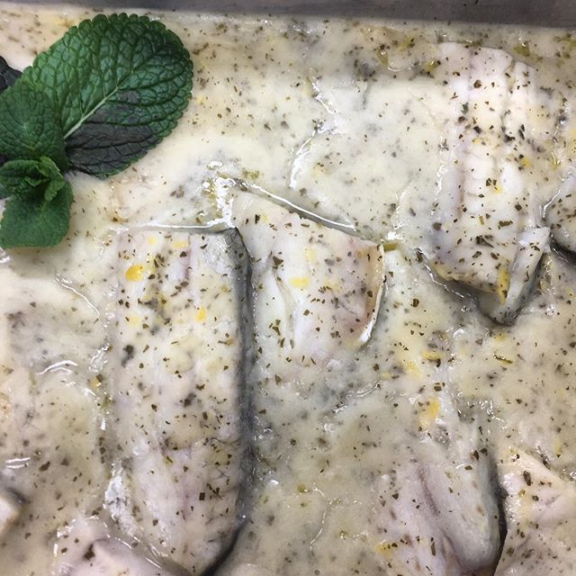 filetti di branzino al mojito, filetti di branzino aromatizzati con rum, lime e menta super profumati e gustosi