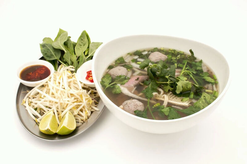 Pho tai bo vien (Boulettes et boeuf cru)