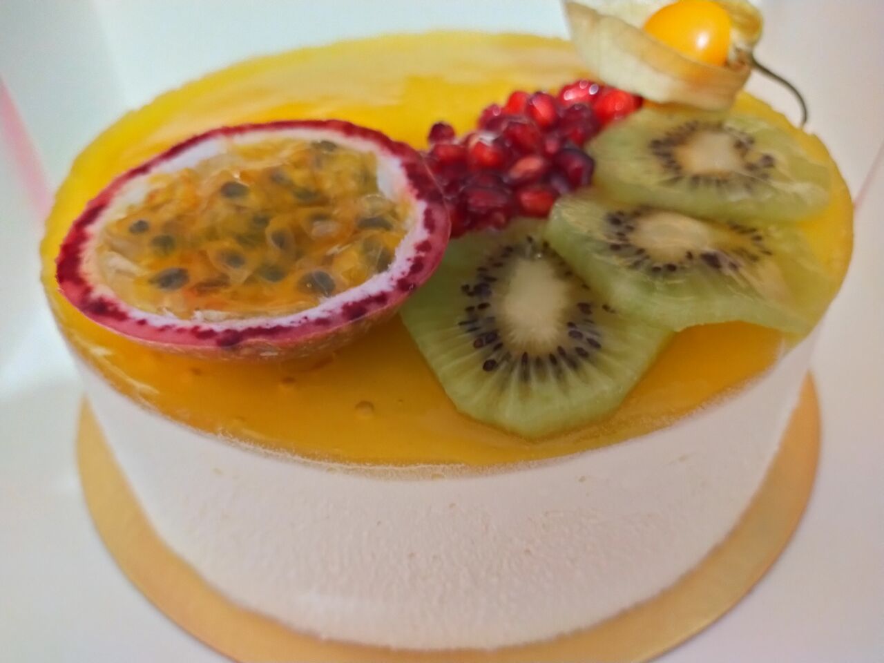 Entremets vanille Insert passion mangue sur biscuit cuillère