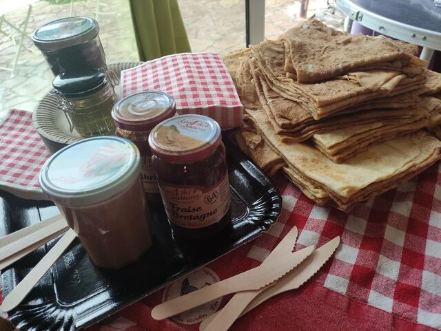 Caramel maison, véritable chocolat fondu (fait maison), confiture des monts d'Arhés
