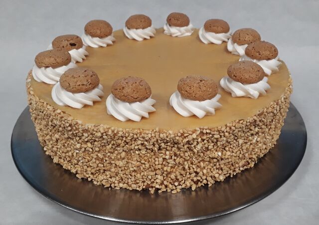 Nuss-Sahne-Torte mit Marzipan