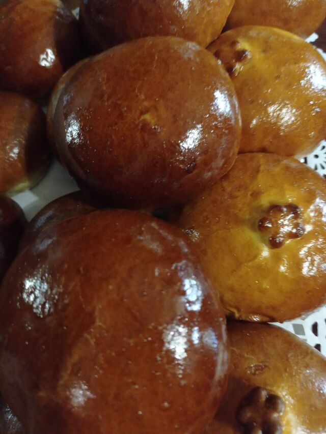 Апетитні, свіжі, та нереально смачні. Пиріжки з м'ясом , з капустою і грибами.
Потіште себе свіжою випічкою від 