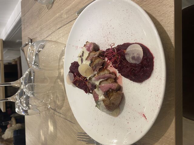 Le magret de canard autours de la déclinaison de betterave et de sa sauce cidre 